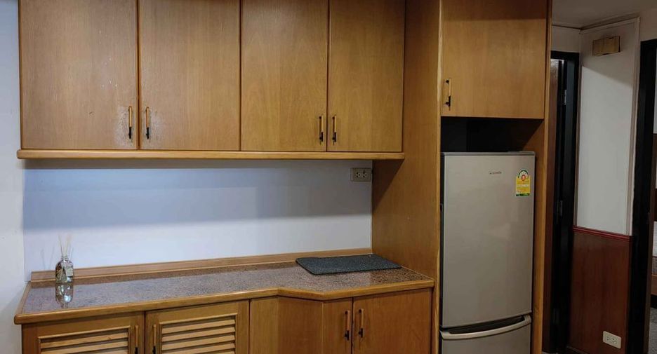 For rent 2 bedrooms condo in Ratchathewi, Bangkok