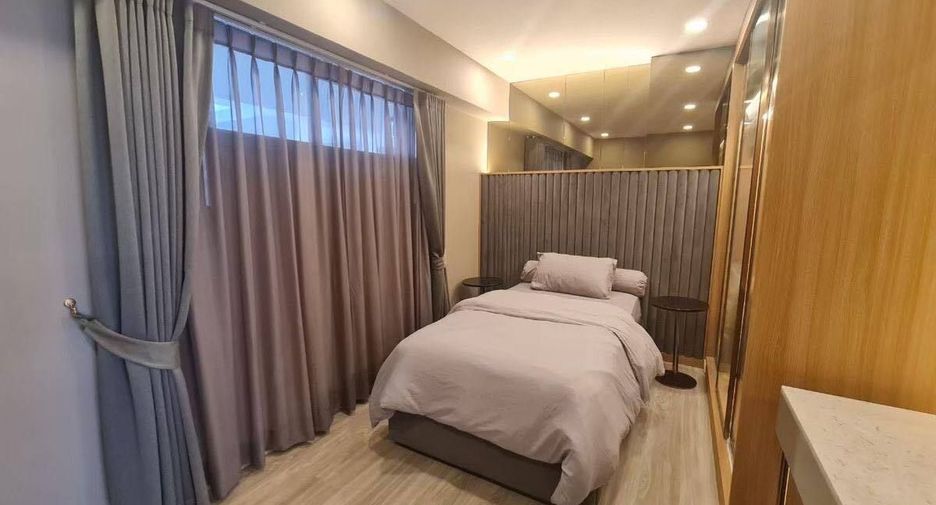 For rent 3 bedrooms condo in Watthana, Bangkok