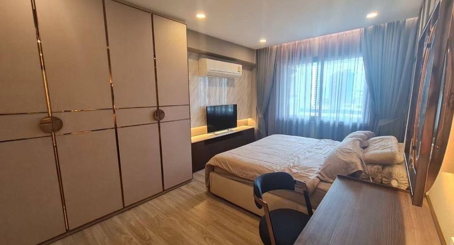 For rent 3 bedrooms condo in Watthana, Bangkok