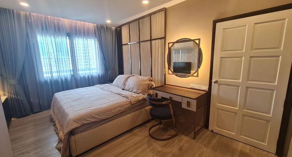 For rent 3 bedrooms condo in Watthana, Bangkok