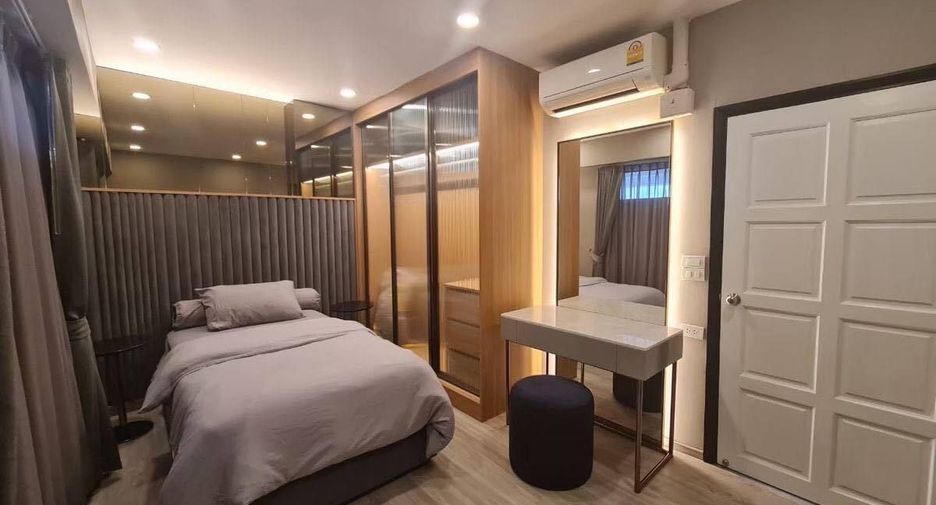For rent 3 bedrooms condo in Watthana, Bangkok