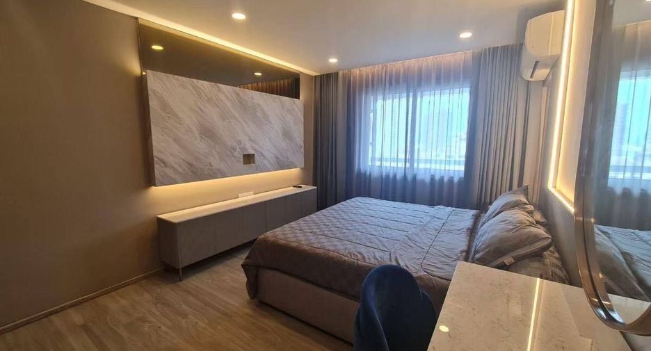 For rent 3 bedrooms condo in Watthana, Bangkok