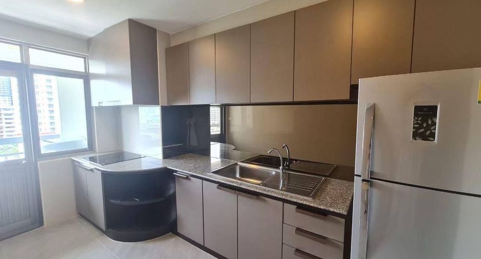 For rent 3 bedrooms condo in Watthana, Bangkok