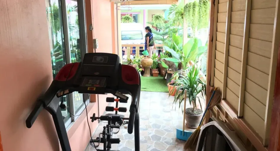 À vendre 4 chambres maison de ville à Bang Sao Thong, Samut Prakan