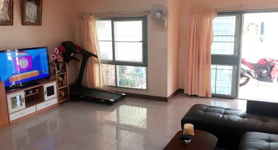À vendre 4 chambres maison de ville à Bang Sao Thong, Samut Prakan