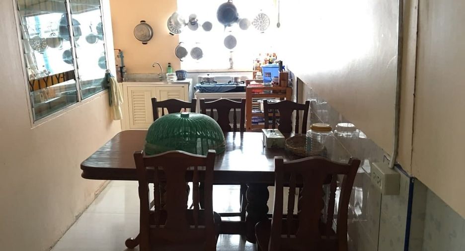 À vendre 4 chambres maison de ville à Bang Sao Thong, Samut Prakan