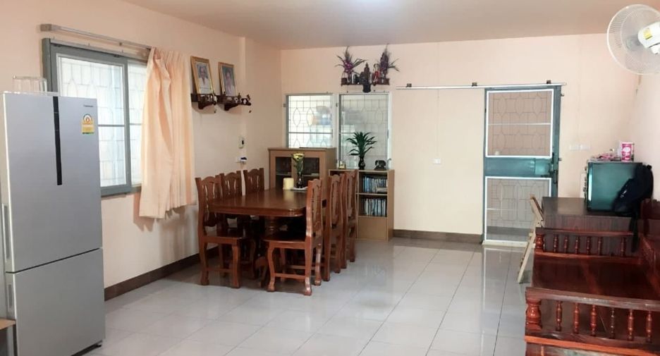 À vendre 4 chambres maison de ville à Bang Sao Thong, Samut Prakan