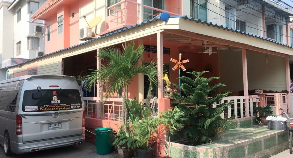 À vendre 4 chambres maison de ville à Bang Sao Thong, Samut Prakan