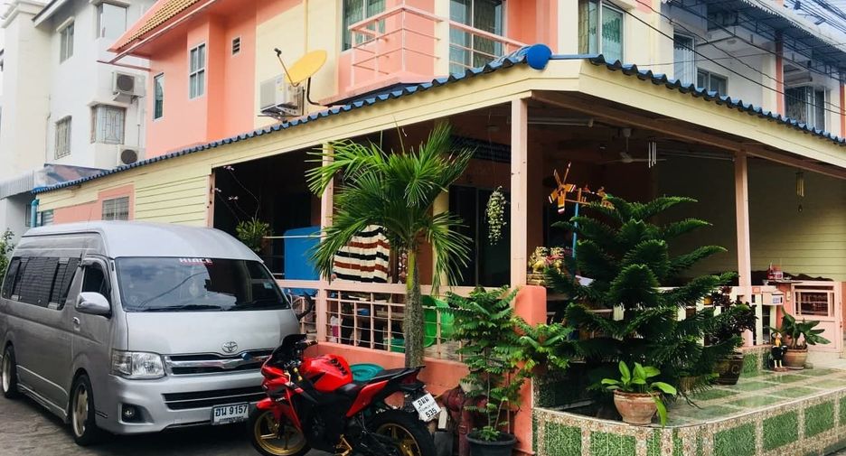 À vendre 4 chambres maison de ville à Bang Sao Thong, Samut Prakan