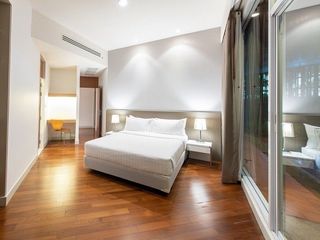 For rent 5 bedrooms condo in Yan Nawa, Bangkok