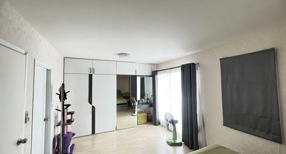 For sale 3 bedrooms townhouse in Khan Na Yao, Bangkok