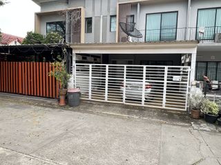 À vendre 3 chambres maison de ville à Khan Na Yao, Bangkok