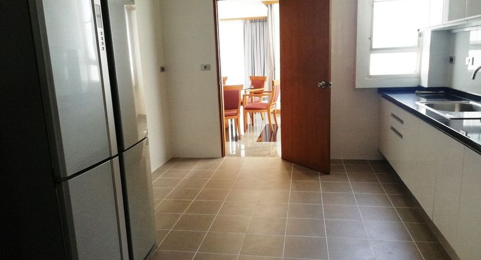 For rent 3 bedrooms condo in Sathon, Bangkok