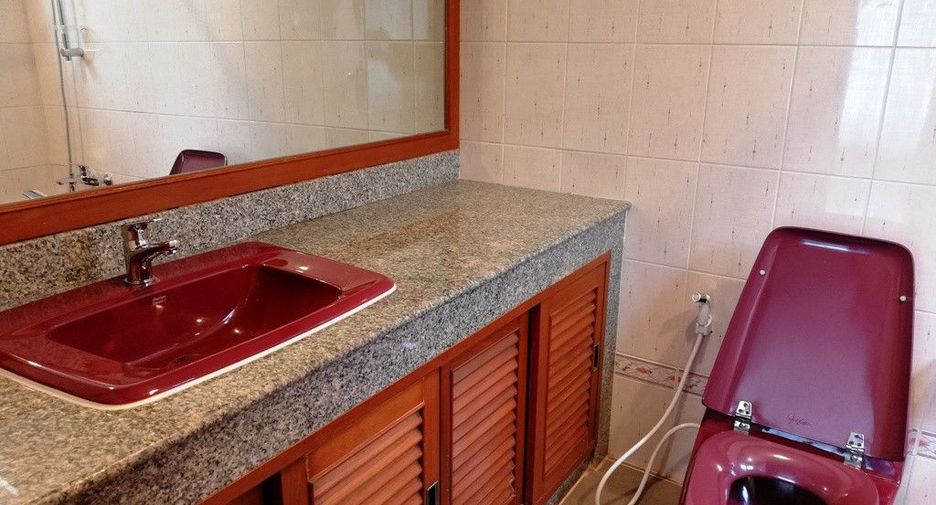 For rent 3 bedrooms condo in Sathon, Bangkok