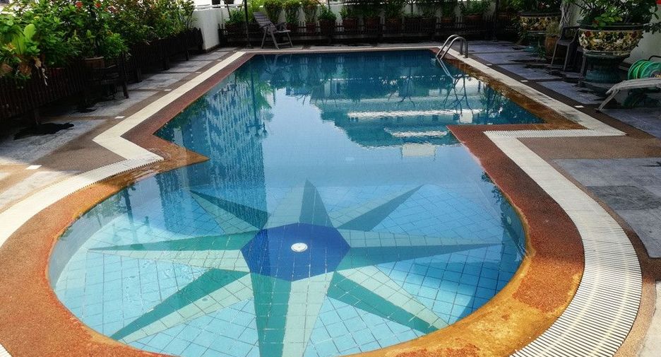 For rent 3 bedrooms condo in Sathon, Bangkok