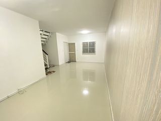 For sale 3 bedrooms townhouse in Mueang Samut Prakan, Samut Prakan