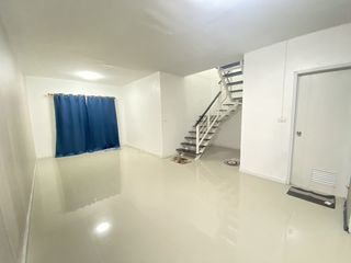 For sale 3 bedrooms townhouse in Mueang Samut Prakan, Samut Prakan