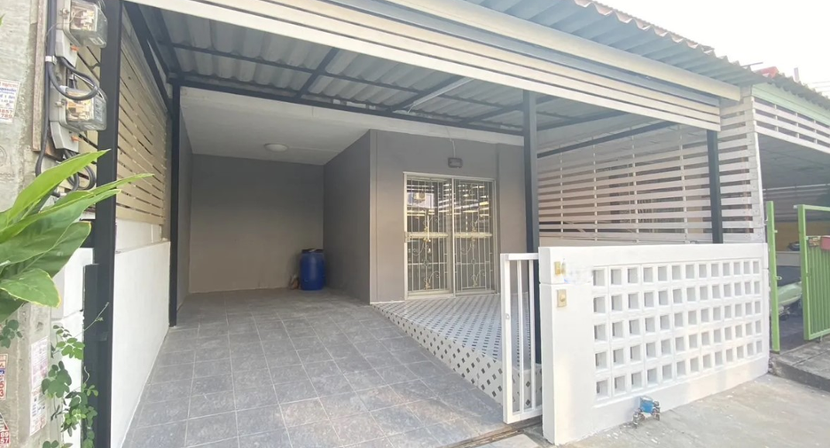 For sale 3 bedrooms townhouse in Mueang Samut Prakan, Samut Prakan