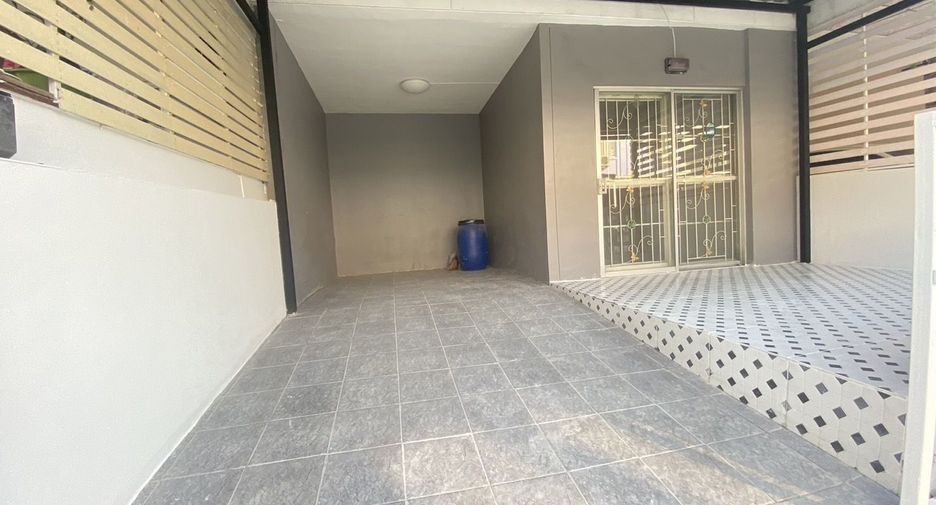 For sale 3 bedrooms townhouse in Mueang Samut Prakan, Samut Prakan