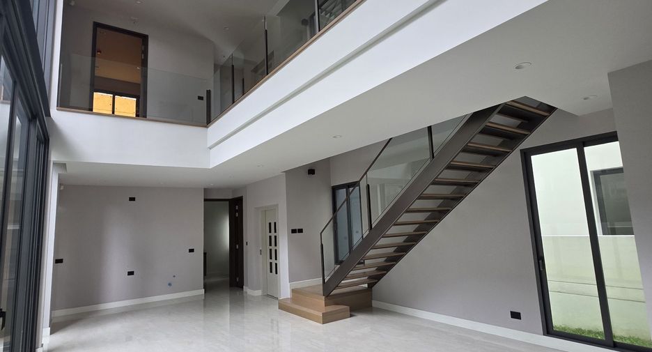 Haus zum Kauf mit 5 Zimmer in Khan Na Yao, Bangkok