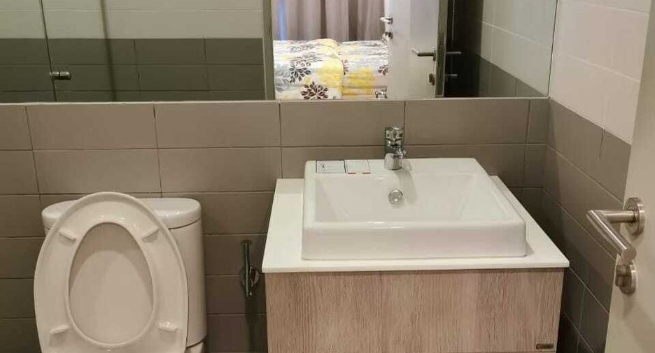 For rent 2 bedrooms condo in Huai Khwang, Bangkok