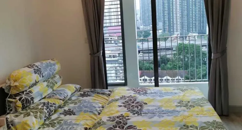 For rent 2 bedrooms condo in Huai Khwang, Bangkok