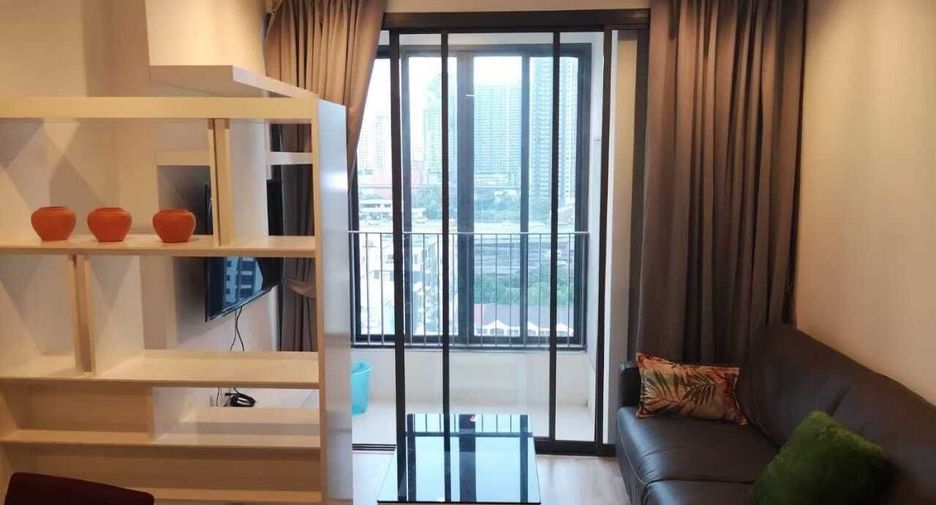 For rent 2 bedrooms condo in Huai Khwang, Bangkok