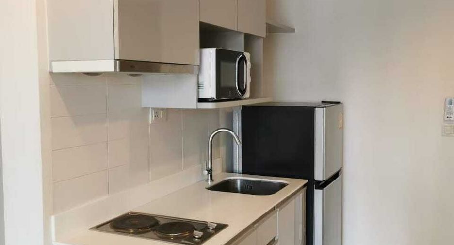 For rent 2 bedrooms condo in Huai Khwang, Bangkok