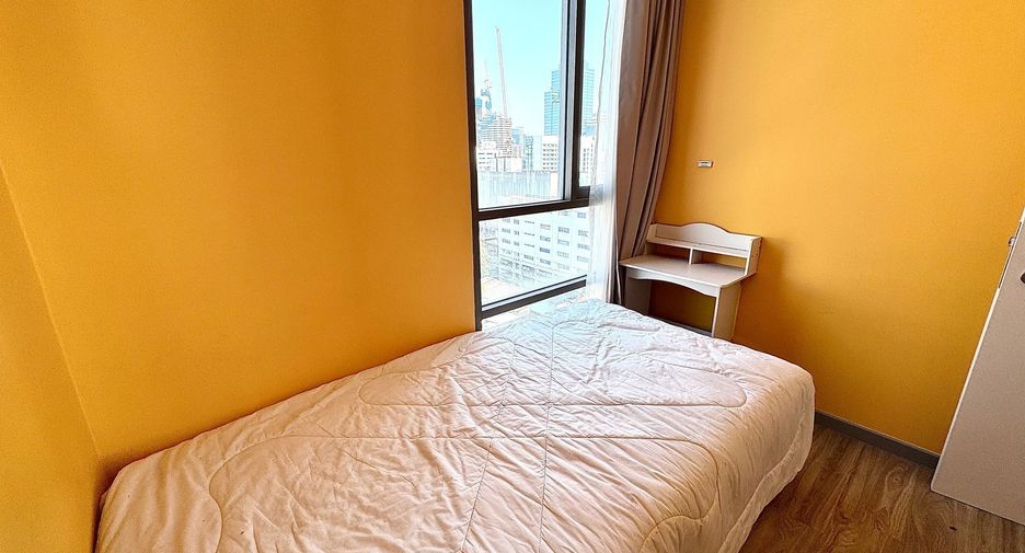 For rent 2 bedrooms condo in Bang Rak, Bangkok