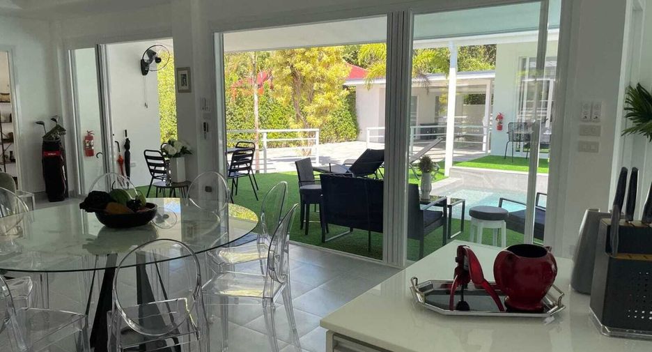 For sale and for rent 5 bedrooms villa in Mueang Phuket, Phuket