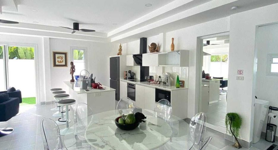 For sale and for rent 5 bedrooms villa in Mueang Phuket, Phuket