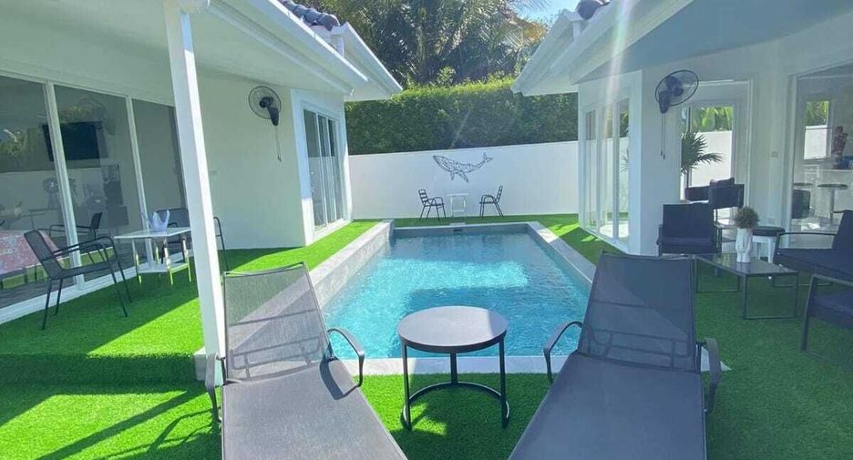 For sale and for rent 5 bedrooms villa in Mueang Phuket, Phuket