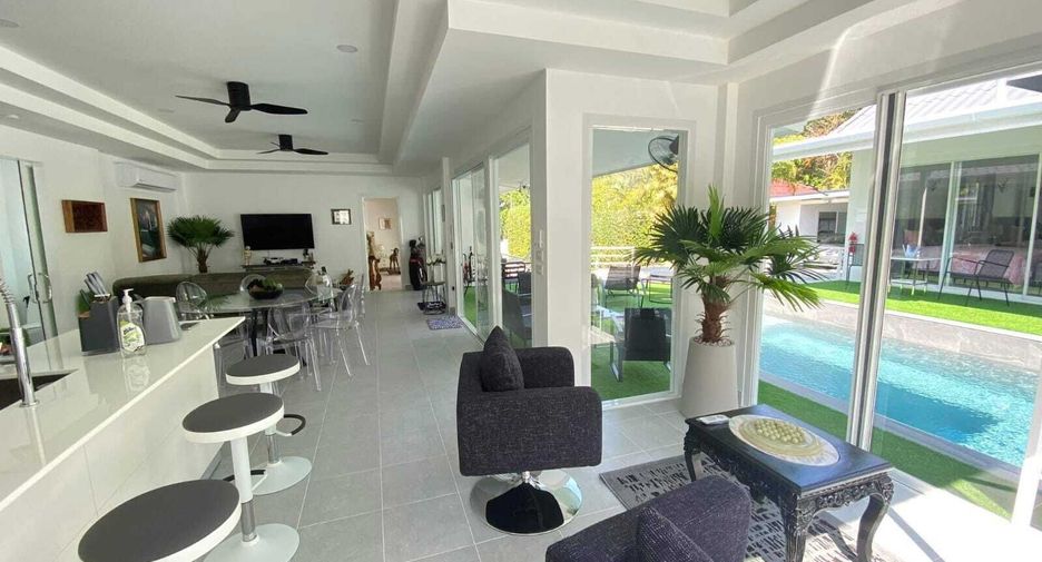 For sale and for rent 5 bedrooms villa in Mueang Phuket, Phuket