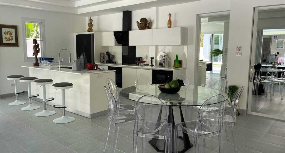 For sale and for rent 5 bedrooms villa in Mueang Phuket, Phuket
