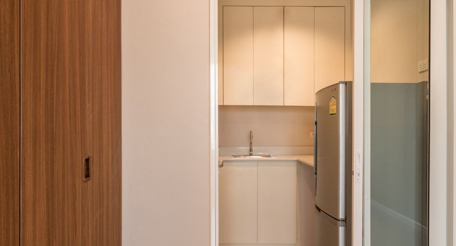 For rent 3 bedrooms condo in Bang Rak, Bangkok