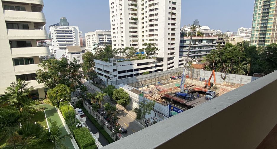 For rent 3 bedrooms apartment in Watthana, Bangkok