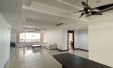 For rent 3 bedrooms apartment in Watthana, Bangkok