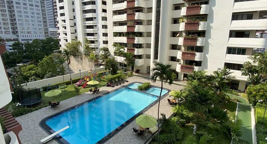 For rent 3 bedrooms apartment in Watthana, Bangkok