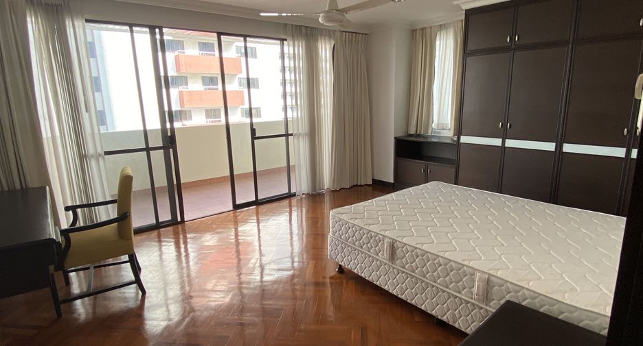 For rent 3 bedrooms apartment in Watthana, Bangkok