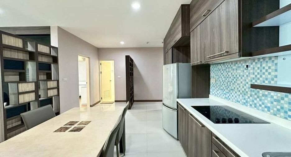 For rent 2 bedrooms condo in Sathon, Bangkok
