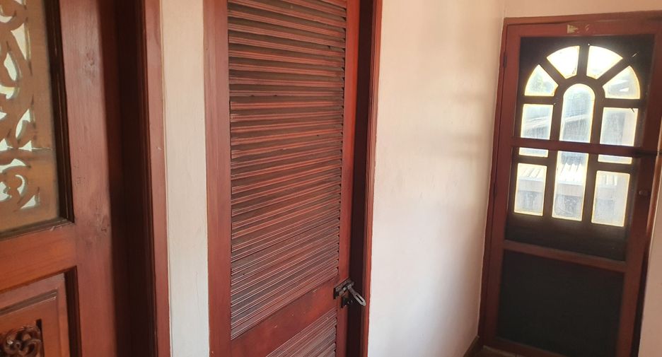 Haus zum Kauf mit 8 Zimmer in Min Buri, Bangkok