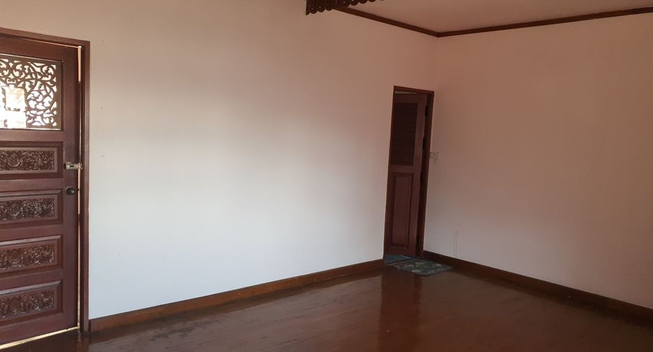 Haus zum Kauf mit 8 Zimmer in Min Buri, Bangkok