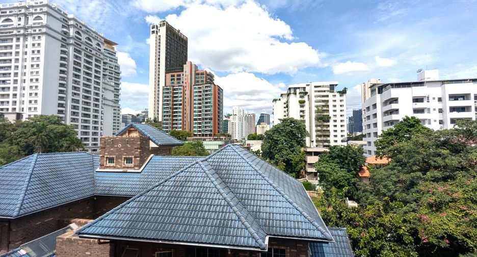 For sale 2 bedrooms condo in Watthana, Bangkok