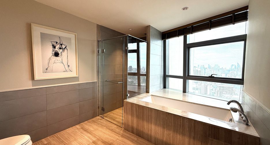 For sale 3 bedrooms condo in Pathum Wan, Bangkok