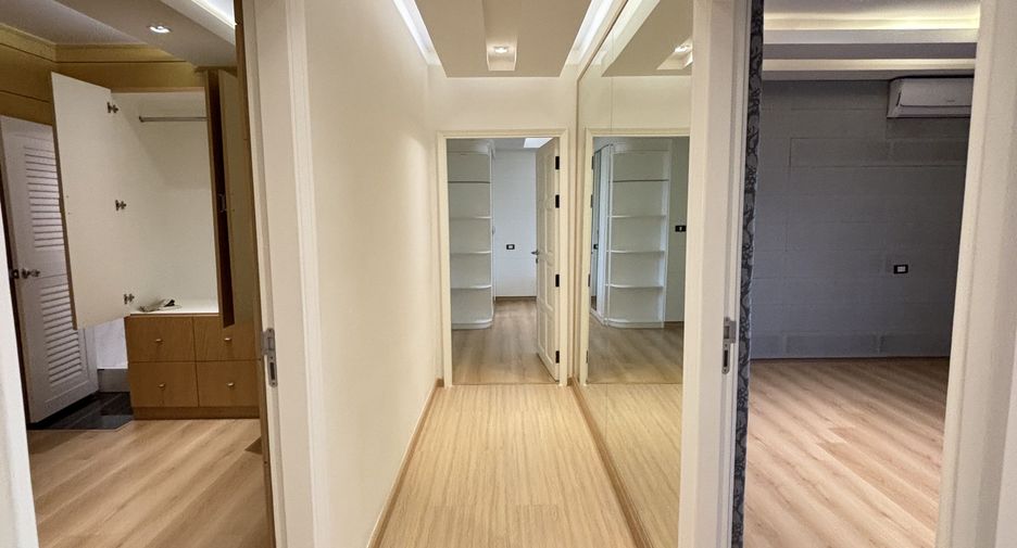For rent 3 bedrooms condo in Watthana, Bangkok