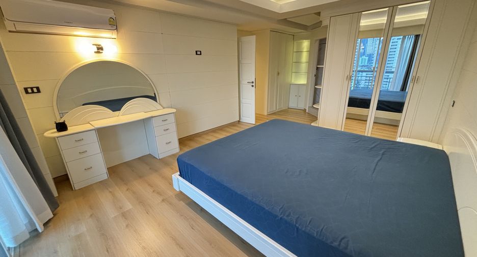 For rent 3 bedrooms condo in Watthana, Bangkok