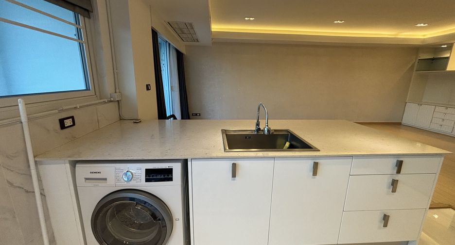 For rent 3 bedrooms condo in Watthana, Bangkok