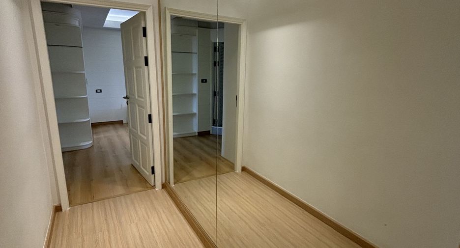 For rent 3 bedrooms condo in Watthana, Bangkok