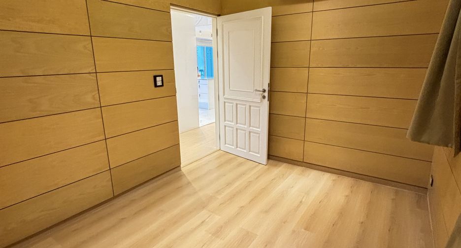 For rent 3 bedrooms condo in Watthana, Bangkok