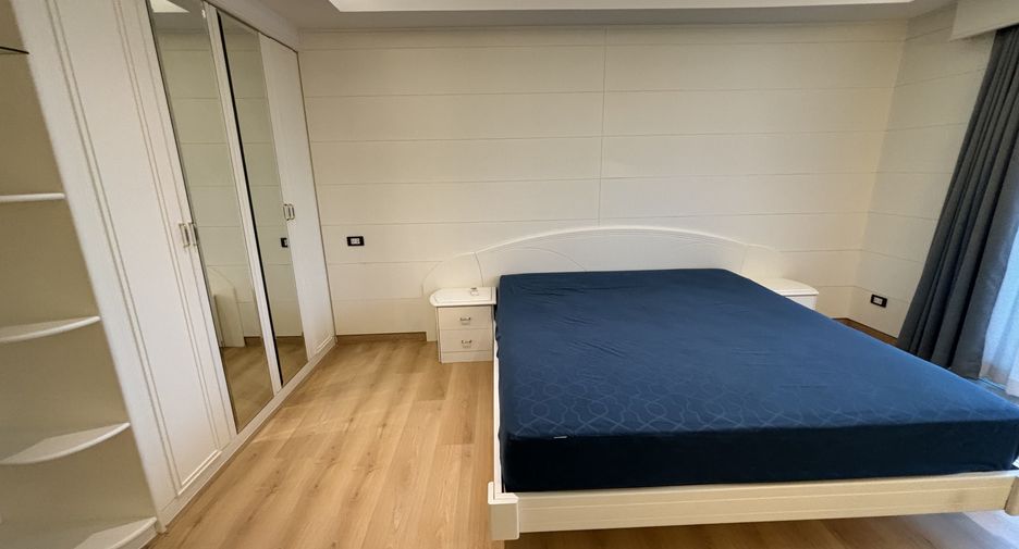 For rent 3 bedrooms condo in Watthana, Bangkok